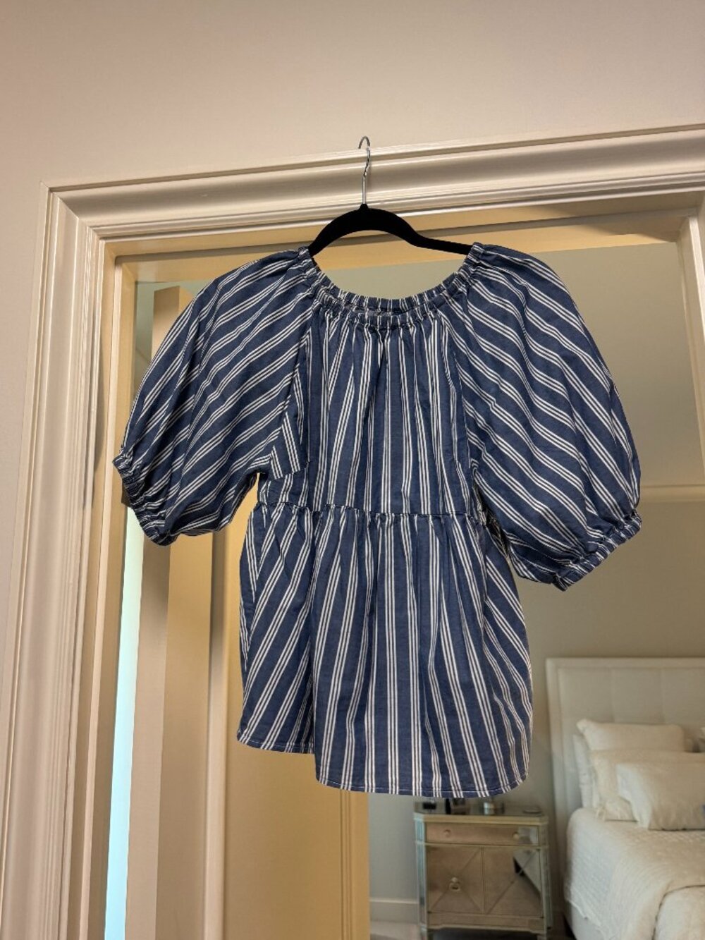 Old Navy Puff Sleeve Swing Top - Picture 2 of 6
